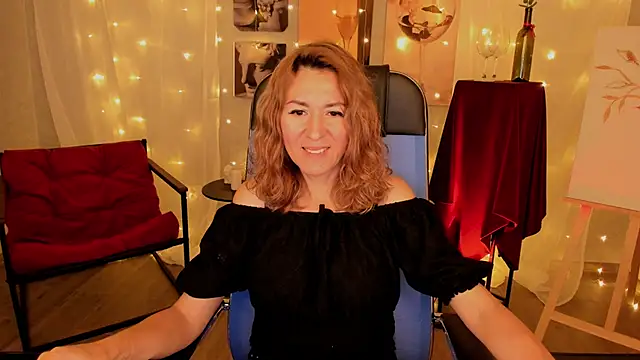 Snapshot of DonnaSmitth chatting on 11-25-25, 11:54 DonnaSmitth online show from 11-25-25, 11:54