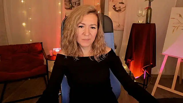 Snapshot of DonnaSmitth chatting on 12-22-25, 06:19 DonnaSmitth online show from 12-22-25, 06:19