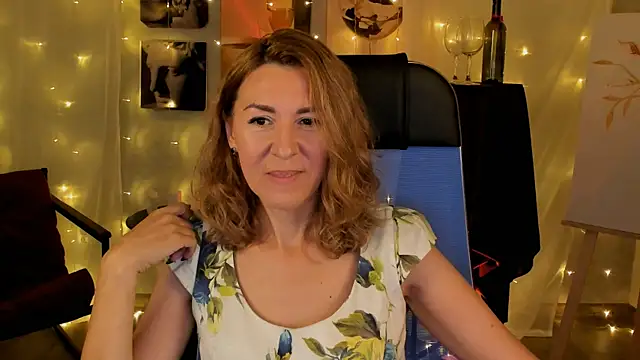 Snapshot of DonnaSmitth chatting on 10-13-25, 03:46 DonnaSmitth online show from 10-13-25, 03:46