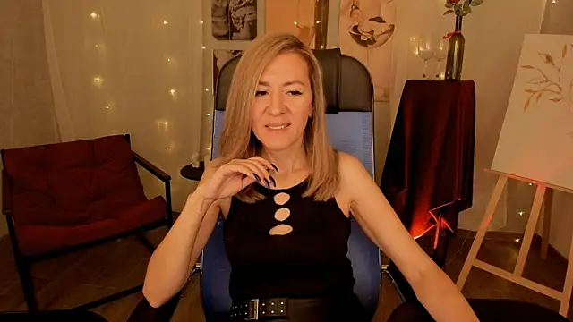 Snapshot of DonnaSmitth chatting on 12-19-25, 03:58 DonnaSmitth online show from 12-19-25, 03:58