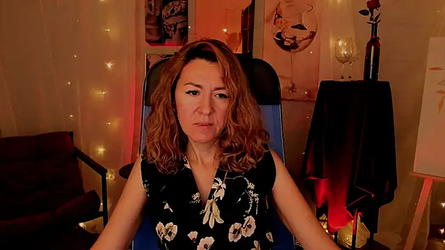 Snapshot of DonnaSmitth chatting on 11-28-25, 03:23 DonnaSmitth online show from 11-28-25, 03:23