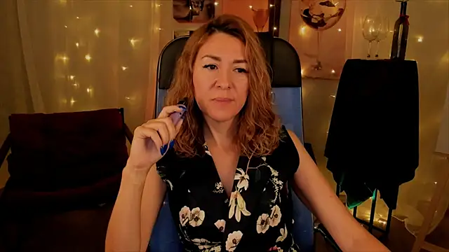 Snapshot of DonnaSmitth chatting on 11-13-25, 04:00 DonnaSmitth online show from 11-13-25, 04:00