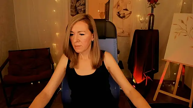 Snapshot of DonnaSmitth chatting on 12-15-25, 02:12 DonnaSmitth online show from 12-15-25, 02:12