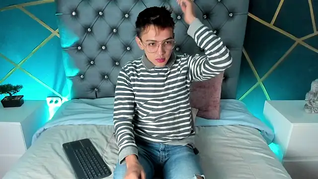 Lian Miller1  online show from 10-01-25, 12:20