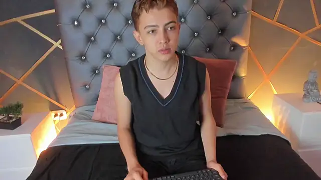 Lian Miller1  online show from 10-06-25, 11:55