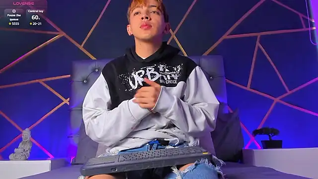 Lian Miller1  online show from 02-21-26, 12:40