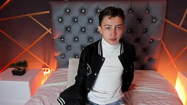 Lian Miller1  online show from 10-03-25, 12:28