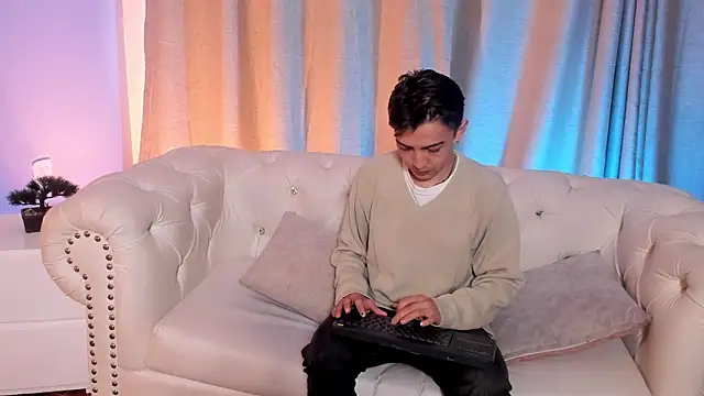 Lian Miller1  online show from 10-04-25, 12:28