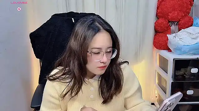 Snapshot of NEWONETO chatting on 11-28-25, 12:27 NEWONETO online show from 11-28-25, 12:27