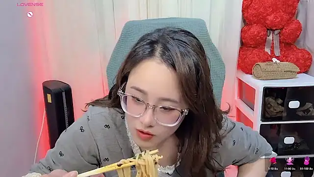 Snapshot of NEWONETO chatting on 11-13-25, 03:38 NEWONETO online show from 11-13-25, 03:38