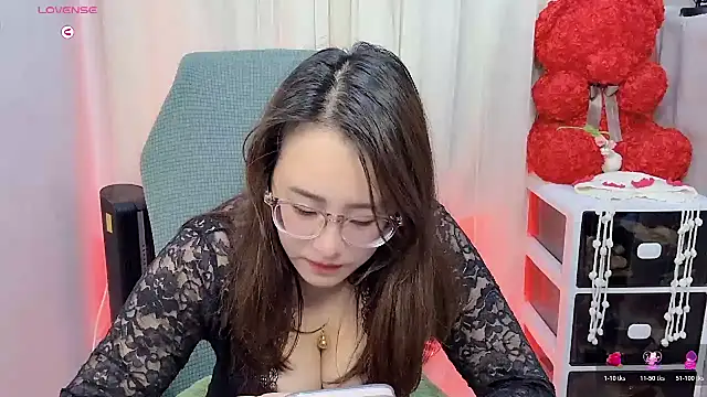 Snapshot of NEWONETO chatting on 11-16-25, 11:04 NEWONETO online show from 11-16-25, 11:04