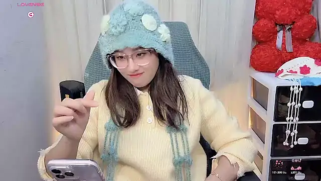 Snapshot of NEWONETO chatting on 11-19-25, 11:43 NEWONETO online show from 11-19-25, 11:43