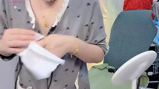 Snapshot of NEWONETO chatting on 11-20-25, 12:28 NEWONETO online show from 11-20-25, 12:28