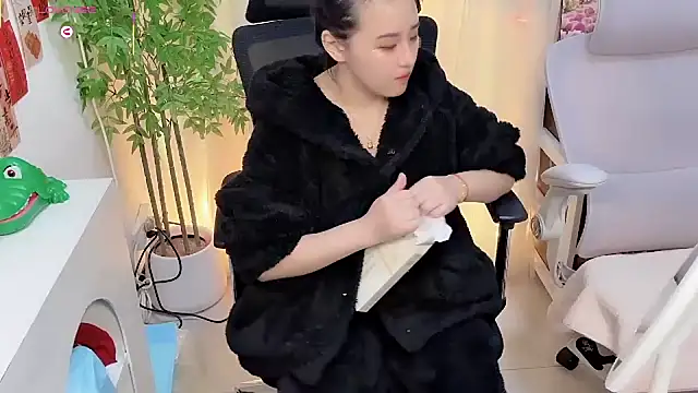 Snapshot of NEWONETO chatting on 01-14-26, 02:20 NEWONETO online show from 01-14-26, 02:20