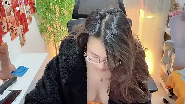 Snapshot of NEWONETO chatting on 01-13-26, 08:35 NEWONETO online show from 01-13-26, 08:35