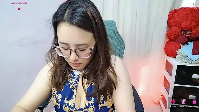 Snapshot of NEWONETO chatting on 10-21-25, 08:36 NEWONETO online show from 10-21-25, 08:36