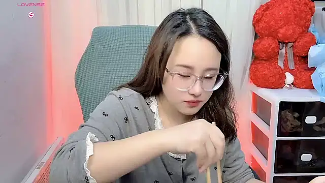 Snapshot of NEWONETO chatting on 11-11-25, 01:28 NEWONETO online show from 11-11-25, 01:28