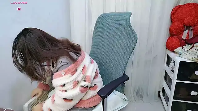 Snapshot of NEWONETO chatting on 10-22-25, 03:33 NEWONETO online show from 10-22-25, 03:33