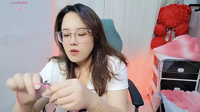 Snapshot of NEWONETO chatting on 11-06-25, 01:15 NEWONETO online show from 11-06-25, 01:15