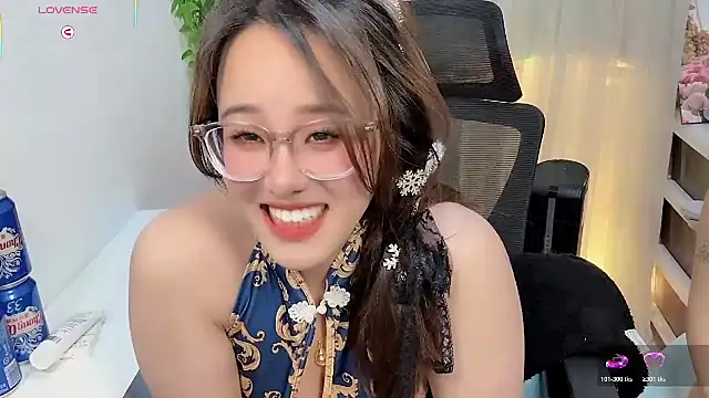 Snapshot of NEWONETO chatting on 12-20-25, 12:24 NEWONETO online show from 12-20-25, 12:24