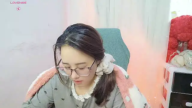 Snapshot of NEWONETO chatting on 10-18-25, 01:40 NEWONETO online show from 10-18-25, 01:40