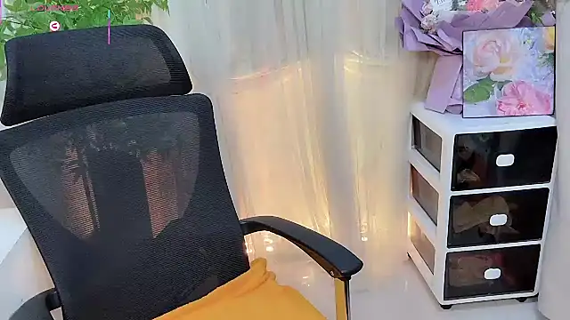 Snapshot of NEWONETO chatting on 02-04-26, 12:55 NEWONETO online show from 02-04-26, 12:55