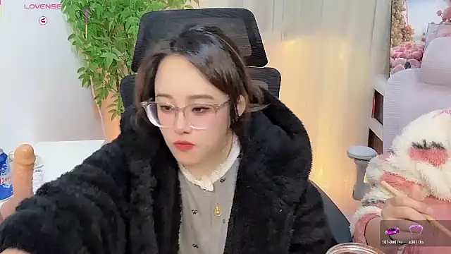 Snapshot of NEWONETO chatting on 12-22-25, 10:26 NEWONETO online show from 12-22-25, 10:26