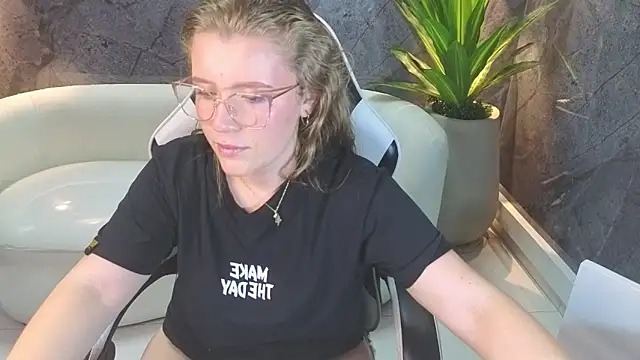 carla tp online show from 10-10-25, 01:01