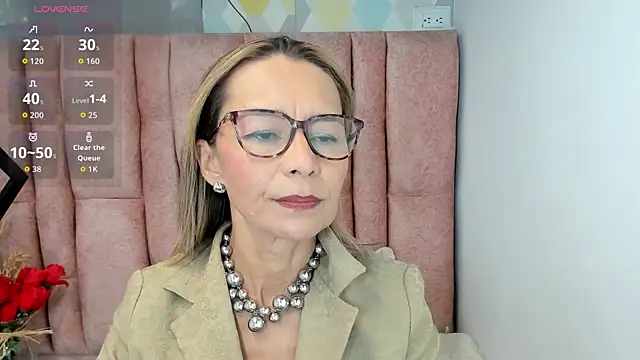 Issa Milf   online show from 06-12-26, 01:09