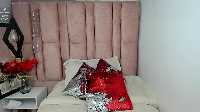 Issa Milf   online show from 06-16-26, 01:33