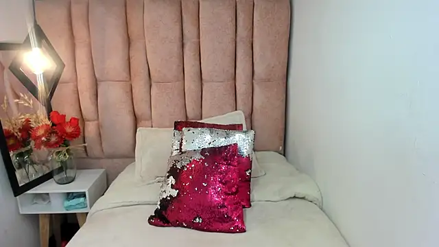 Issa Milf   online show from 07-18-26, 01:30