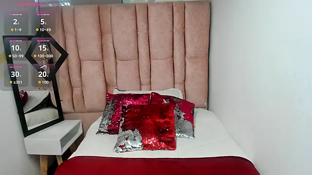 Issa Milf   online show from 03-25-26, 01:10