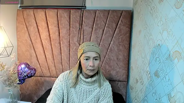 Snapshot of Issa_Milf__ chatting on 10-12-25, 12:06 Issa Milf online show from 10-12-25, 12:06