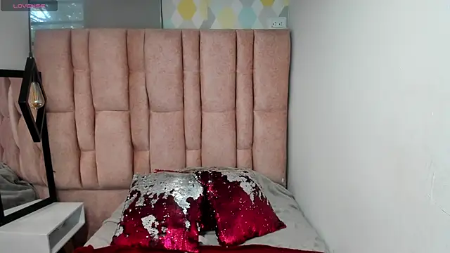 Issa Milf   online show from 04-18-26, 01:24