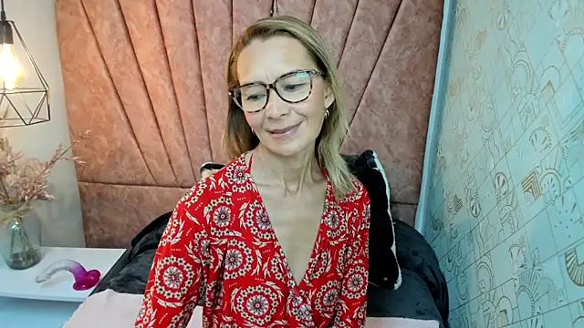 Issa Milf   online show from 11-29-25, 01:00