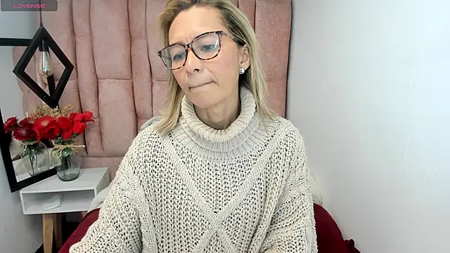Issa Milf   online show from 06-15-26, 01:55