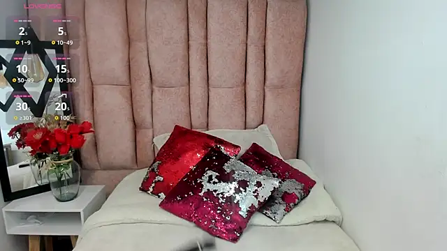 Issa Milf   online show from 06-25-26, 01:27