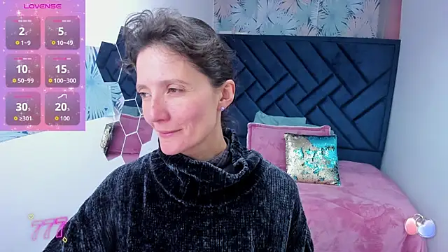 Snapshot of Valery_More__ chatting on 04-25-26, 02:25 Valery More online show from 04-25-26, 02:25
