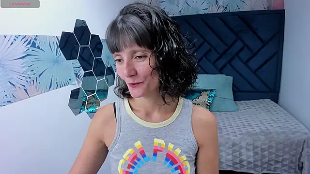 Valery More   online show from 04-12-26, 12:19