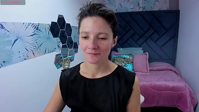 Snapshot of Valery_More__ chatting on 05-04-26, 01:03 Valery More online show from 05-04-26, 01:03