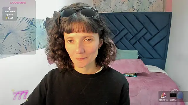 Snapshot of Valery_More__ chatting on 06-03-26, 02:18 Valery More online show from 06-03-26, 02:18