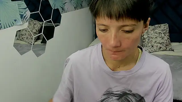 Snapshot of Valery_More__ chatting on 10-16-25, 12:24 Valery More online show from 10-16-25, 12:24