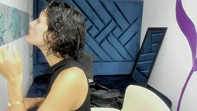 Snapshot of Valery_More__ chatting on 10-12-25, 03:35 Valery More online show from 10-12-25, 03:35