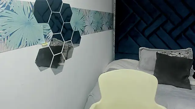 Valery More   online show from 10-31-25, 01:08