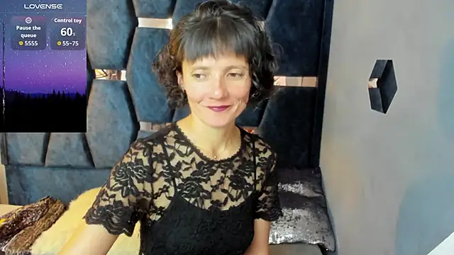 Snapshot of Valery_More__ chatting on 10-08-25, 07:47 Valery More online show from 10-08-25, 07:47