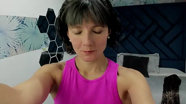 Valery More   online show from 11-18-25, 12:30