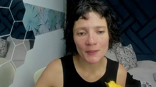 Snapshot of Valery_More__ chatting on 10-04-25, 12:07 Valery More online show from 10-04-25, 12:07