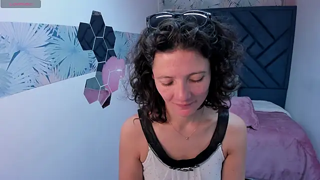 Snapshot of Valery_More__ chatting on 06-02-26, 01:11 Valery More online show from 06-02-26, 01:11