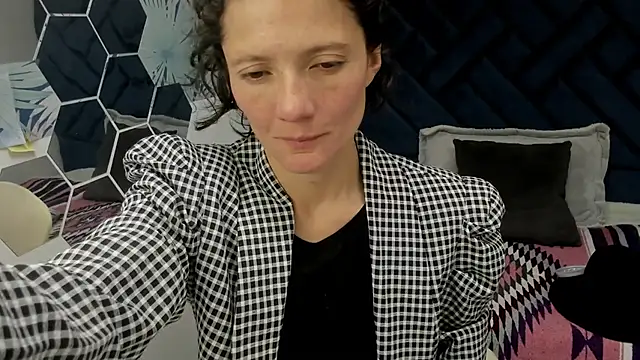 Valery More   online show from 11-13-25, 12:09