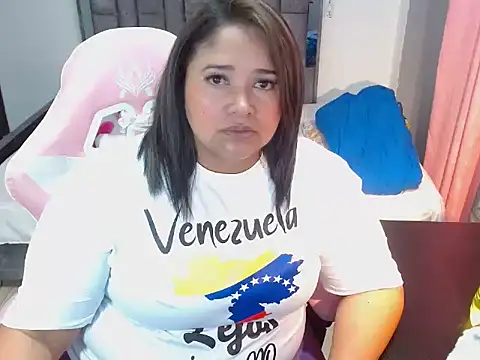 Snapshot of Vanesa_Juicy chatting on 10-22-25, 11:53 Vanesa Juicy online show from 10-22-25, 11:53